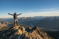 je veut une image dun homme sur une montagne